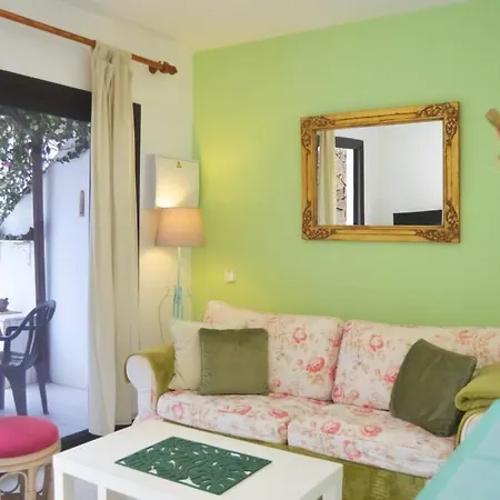 Bungalow At Playa Flamingo Apartment With Shared Pool 5 Minutes From The Beach *
