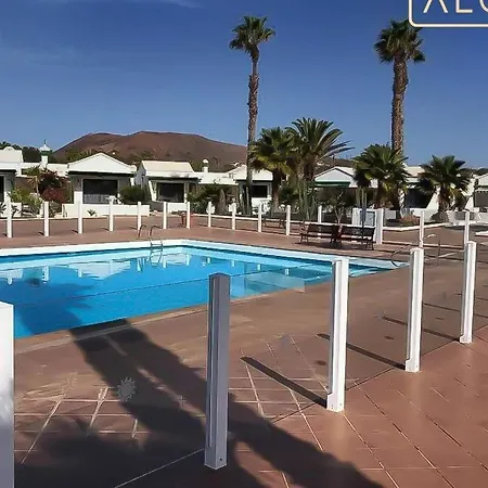 Bungalow At Playa Flamingo Apartment With Shared Pool 5 Minutes From The Beach