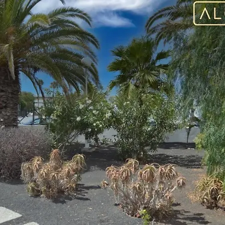 Bungalow At Playa Flamingo Apartment With Shared Pool 5 Minutes From The Beach *