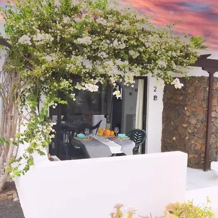 Bungalow At Playa Flamingo Apartment With Shared Pool 5 Minutes From The Beach Apartment Playa Blanca (Lanzarote)